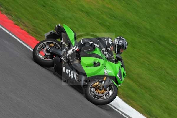 Motorcycle action photographs;cadwell;cadwell park photographs;event digital images;eventdigitalimages;motor racing louth lincolnshire;no limits trackday;peter wileman photography;trackday;trackday digital images;trackday photos