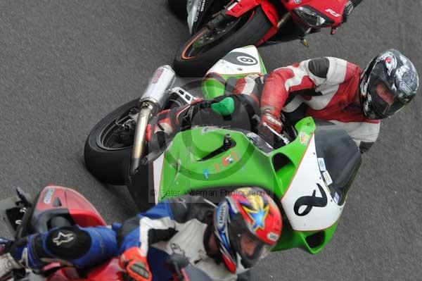 Motorcycle action photographs;cadwell;cadwell park photographs;event digital images;eventdigitalimages;motor racing louth lincolnshire;no limits trackday;peter wileman photography;trackday;trackday digital images;trackday photos