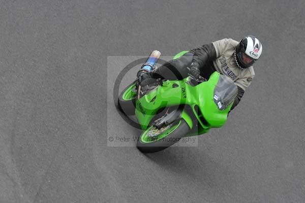 Motorcycle action photographs;cadwell;cadwell park photographs;event digital images;eventdigitalimages;motor racing louth lincolnshire;no limits trackday;peter wileman photography;trackday;trackday digital images;trackday photos