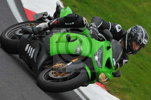 Motorcycle action photographs;cadwell;cadwell park photographs;event digital images;eventdigitalimages;motor racing louth lincolnshire;no limits trackday;peter wileman photography;trackday;trackday digital images;trackday photos