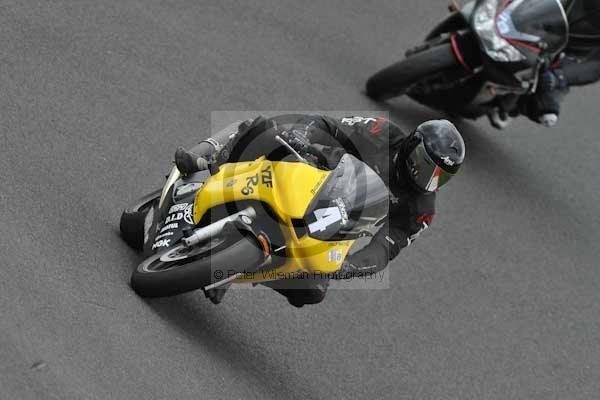 Motorcycle action photographs;cadwell;cadwell park photographs;event digital images;eventdigitalimages;motor racing louth lincolnshire;no limits trackday;peter wileman photography;trackday;trackday digital images;trackday photos