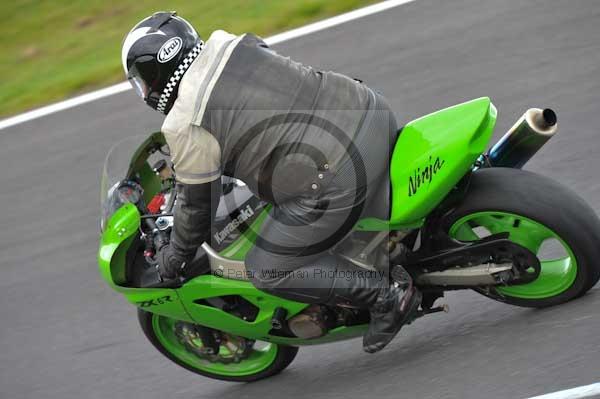 Motorcycle action photographs;cadwell;cadwell park photographs;event digital images;eventdigitalimages;motor racing louth lincolnshire;no limits trackday;peter wileman photography;trackday;trackday digital images;trackday photos