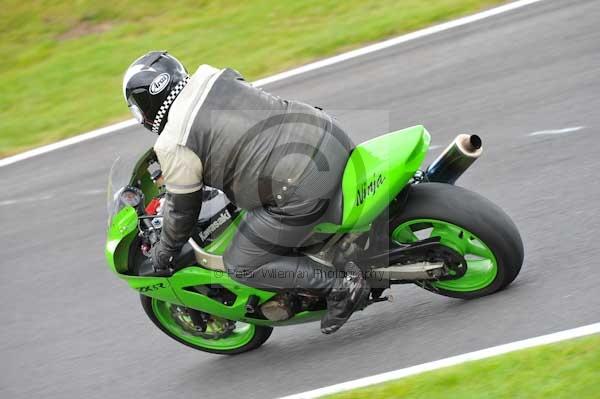 Motorcycle action photographs;cadwell;cadwell park photographs;event digital images;eventdigitalimages;motor racing louth lincolnshire;no limits trackday;peter wileman photography;trackday;trackday digital images;trackday photos
