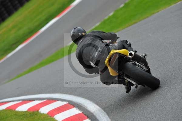 Motorcycle action photographs;cadwell;cadwell park photographs;event digital images;eventdigitalimages;motor racing louth lincolnshire;no limits trackday;peter wileman photography;trackday;trackday digital images;trackday photos