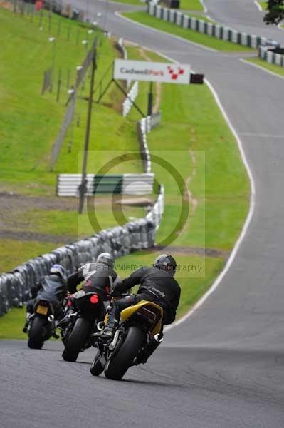 Motorcycle action photographs;cadwell;cadwell park photographs;event digital images;eventdigitalimages;motor racing louth lincolnshire;no limits trackday;peter wileman photography;trackday;trackday digital images;trackday photos