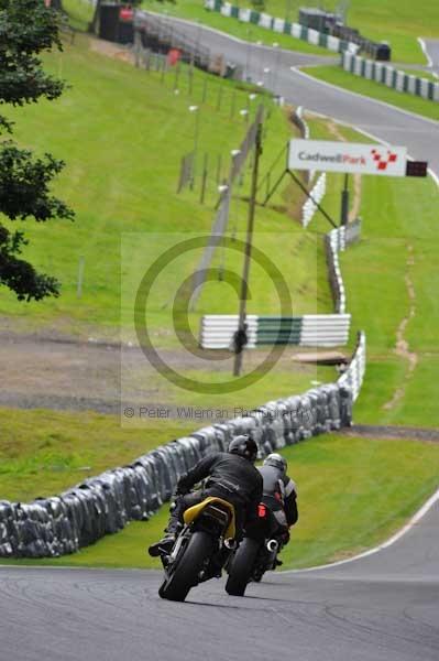 Motorcycle action photographs;cadwell;cadwell park photographs;event digital images;eventdigitalimages;motor racing louth lincolnshire;no limits trackday;peter wileman photography;trackday;trackday digital images;trackday photos