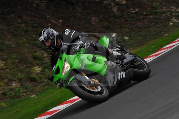 Motorcycle action photographs;cadwell;cadwell park photographs;event digital images;eventdigitalimages;motor racing louth lincolnshire;no limits trackday;peter wileman photography;trackday;trackday digital images;trackday photos