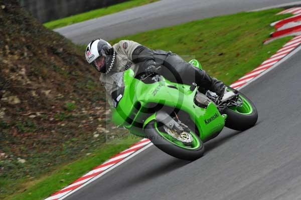 Motorcycle action photographs;cadwell;cadwell park photographs;event digital images;eventdigitalimages;motor racing louth lincolnshire;no limits trackday;peter wileman photography;trackday;trackday digital images;trackday photos