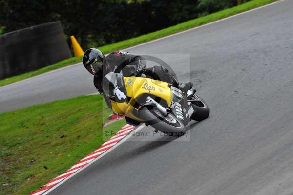 Motorcycle action photographs;cadwell;cadwell park photographs;event digital images;eventdigitalimages;motor racing louth lincolnshire;no limits trackday;peter wileman photography;trackday;trackday digital images;trackday photos