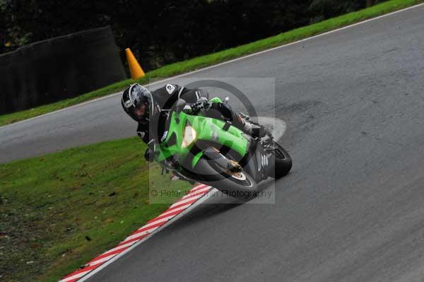 Motorcycle action photographs;cadwell;cadwell park photographs;event digital images;eventdigitalimages;motor racing louth lincolnshire;no limits trackday;peter wileman photography;trackday;trackday digital images;trackday photos