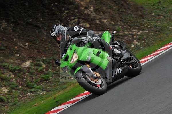 Motorcycle action photographs;cadwell;cadwell park photographs;event digital images;eventdigitalimages;motor racing louth lincolnshire;no limits trackday;peter wileman photography;trackday;trackday digital images;trackday photos