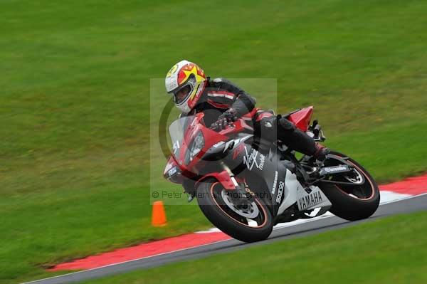 Motorcycle action photographs;cadwell;cadwell park photographs;event digital images;eventdigitalimages;motor racing louth lincolnshire;no limits trackday;peter wileman photography;trackday;trackday digital images;trackday photos