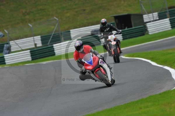 Motorcycle action photographs;cadwell;cadwell park photographs;event digital images;eventdigitalimages;motor racing louth lincolnshire;no limits trackday;peter wileman photography;trackday;trackday digital images;trackday photos