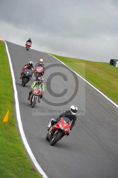 Motorcycle action photographs;cadwell;cadwell park photographs;event digital images;eventdigitalimages;motor racing louth lincolnshire;no limits trackday;peter wileman photography;trackday;trackday digital images;trackday photos