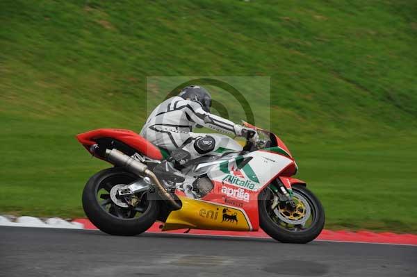 Motorcycle action photographs;cadwell;cadwell park photographs;event digital images;eventdigitalimages;motor racing louth lincolnshire;no limits trackday;peter wileman photography;trackday;trackday digital images;trackday photos