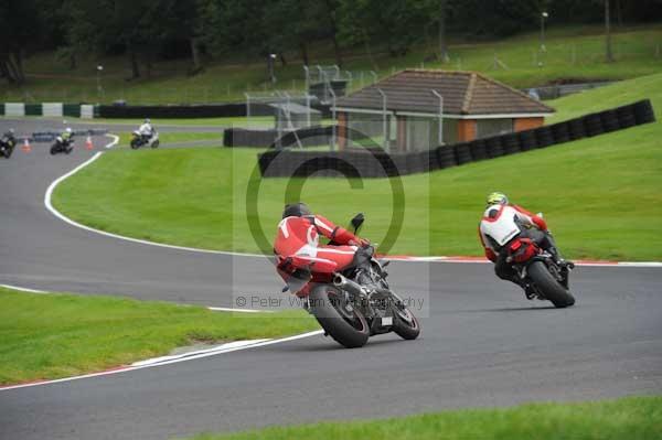 Motorcycle action photographs;cadwell;cadwell park photographs;event digital images;eventdigitalimages;motor racing louth lincolnshire;no limits trackday;peter wileman photography;trackday;trackday digital images;trackday photos