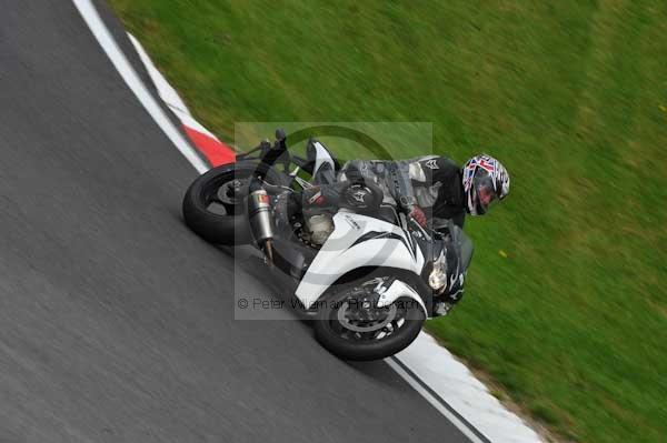 Motorcycle action photographs;cadwell;cadwell park photographs;event digital images;eventdigitalimages;motor racing louth lincolnshire;no limits trackday;peter wileman photography;trackday;trackday digital images;trackday photos