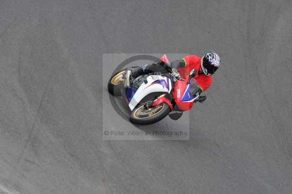 Motorcycle action photographs;cadwell;cadwell park photographs;event digital images;eventdigitalimages;motor racing louth lincolnshire;no limits trackday;peter wileman photography;trackday;trackday digital images;trackday photos