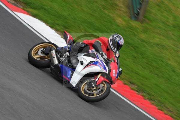 Motorcycle action photographs;cadwell;cadwell park photographs;event digital images;eventdigitalimages;motor racing louth lincolnshire;no limits trackday;peter wileman photography;trackday;trackday digital images;trackday photos