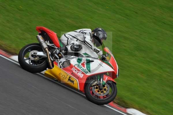 Motorcycle action photographs;cadwell;cadwell park photographs;event digital images;eventdigitalimages;motor racing louth lincolnshire;no limits trackday;peter wileman photography;trackday;trackday digital images;trackday photos