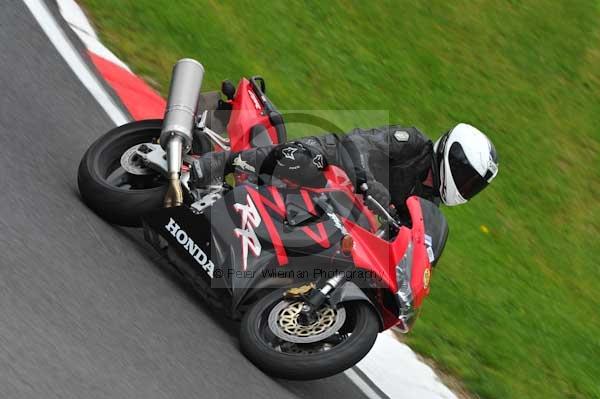 Motorcycle action photographs;cadwell;cadwell park photographs;event digital images;eventdigitalimages;motor racing louth lincolnshire;no limits trackday;peter wileman photography;trackday;trackday digital images;trackday photos