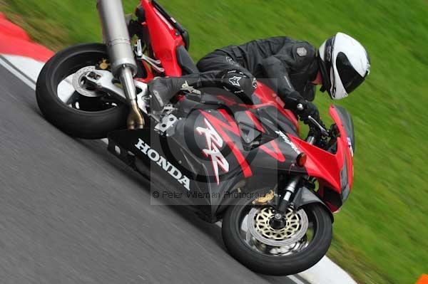 Motorcycle action photographs;cadwell;cadwell park photographs;event digital images;eventdigitalimages;motor racing louth lincolnshire;no limits trackday;peter wileman photography;trackday;trackday digital images;trackday photos