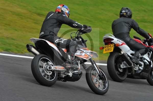 Motorcycle action photographs;cadwell;cadwell park photographs;event digital images;eventdigitalimages;motor racing louth lincolnshire;no limits trackday;peter wileman photography;trackday;trackday digital images;trackday photos