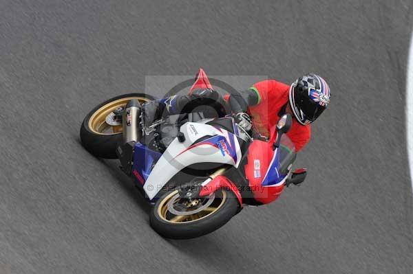 Motorcycle action photographs;cadwell;cadwell park photographs;event digital images;eventdigitalimages;motor racing louth lincolnshire;no limits trackday;peter wileman photography;trackday;trackday digital images;trackday photos