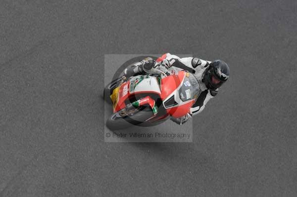 Motorcycle action photographs;cadwell;cadwell park photographs;event digital images;eventdigitalimages;motor racing louth lincolnshire;no limits trackday;peter wileman photography;trackday;trackday digital images;trackday photos