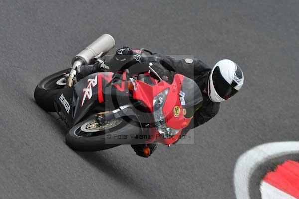 Motorcycle action photographs;cadwell;cadwell park photographs;event digital images;eventdigitalimages;motor racing louth lincolnshire;no limits trackday;peter wileman photography;trackday;trackday digital images;trackday photos