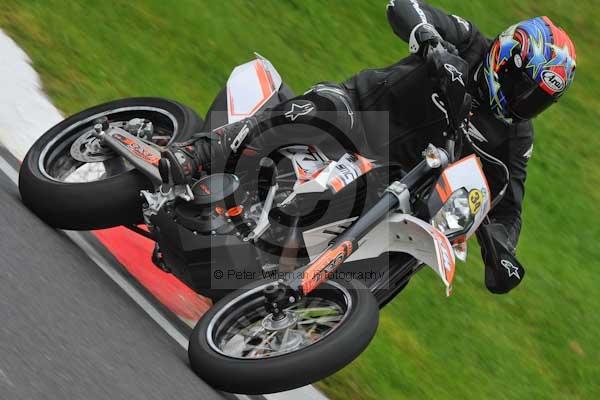 Motorcycle action photographs;cadwell;cadwell park photographs;event digital images;eventdigitalimages;motor racing louth lincolnshire;no limits trackday;peter wileman photography;trackday;trackday digital images;trackday photos