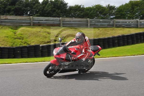 Motorcycle action photographs;cadwell;cadwell park photographs;event digital images;eventdigitalimages;motor racing louth lincolnshire;no limits trackday;peter wileman photography;trackday;trackday digital images;trackday photos