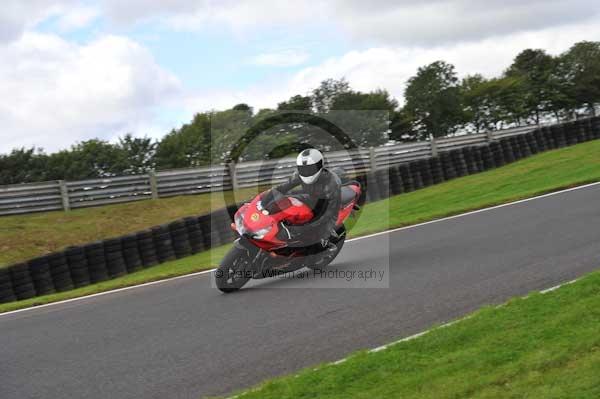 Motorcycle action photographs;cadwell;cadwell park photographs;event digital images;eventdigitalimages;motor racing louth lincolnshire;no limits trackday;peter wileman photography;trackday;trackday digital images;trackday photos