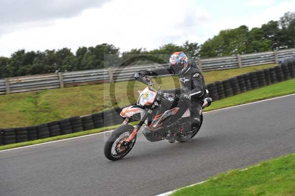 Motorcycle action photographs;cadwell;cadwell park photographs;event digital images;eventdigitalimages;motor racing louth lincolnshire;no limits trackday;peter wileman photography;trackday;trackday digital images;trackday photos