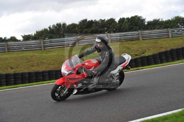 Motorcycle action photographs;cadwell;cadwell park photographs;event digital images;eventdigitalimages;motor racing louth lincolnshire;no limits trackday;peter wileman photography;trackday;trackday digital images;trackday photos