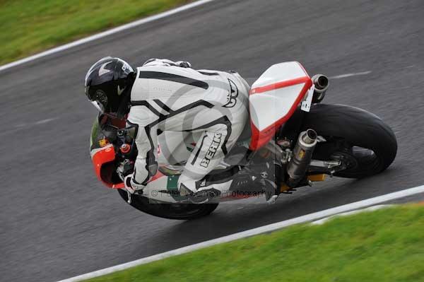 Motorcycle action photographs;cadwell;cadwell park photographs;event digital images;eventdigitalimages;motor racing louth lincolnshire;no limits trackday;peter wileman photography;trackday;trackday digital images;trackday photos