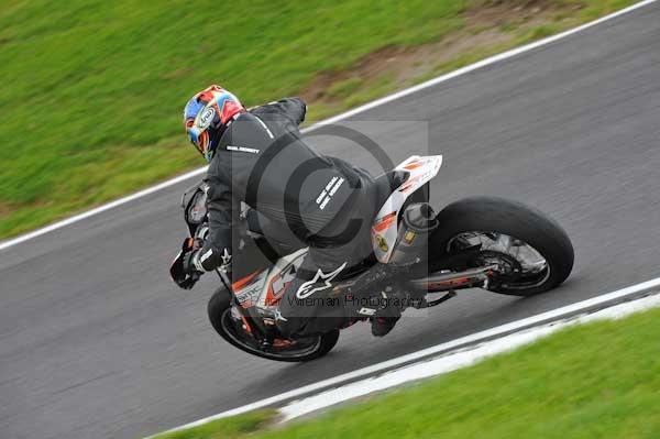 Motorcycle action photographs;cadwell;cadwell park photographs;event digital images;eventdigitalimages;motor racing louth lincolnshire;no limits trackday;peter wileman photography;trackday;trackday digital images;trackday photos