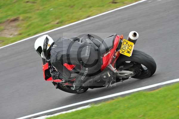 Motorcycle action photographs;cadwell;cadwell park photographs;event digital images;eventdigitalimages;motor racing louth lincolnshire;no limits trackday;peter wileman photography;trackday;trackday digital images;trackday photos