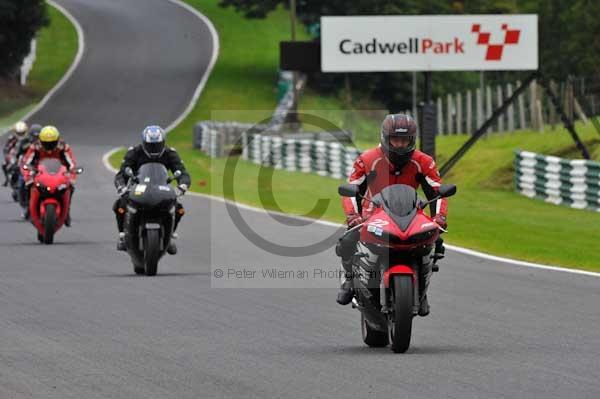 Motorcycle action photographs;cadwell;cadwell park photographs;event digital images;eventdigitalimages;motor racing louth lincolnshire;no limits trackday;peter wileman photography;trackday;trackday digital images;trackday photos