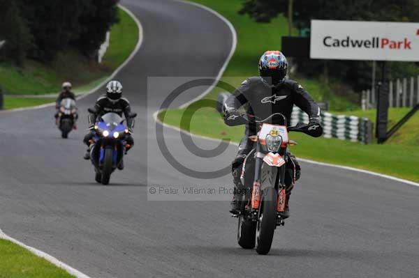 Motorcycle action photographs;cadwell;cadwell park photographs;event digital images;eventdigitalimages;motor racing louth lincolnshire;no limits trackday;peter wileman photography;trackday;trackday digital images;trackday photos