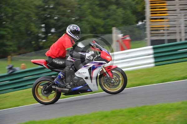 Motorcycle action photographs;cadwell;cadwell park photographs;event digital images;eventdigitalimages;motor racing louth lincolnshire;no limits trackday;peter wileman photography;trackday;trackday digital images;trackday photos
