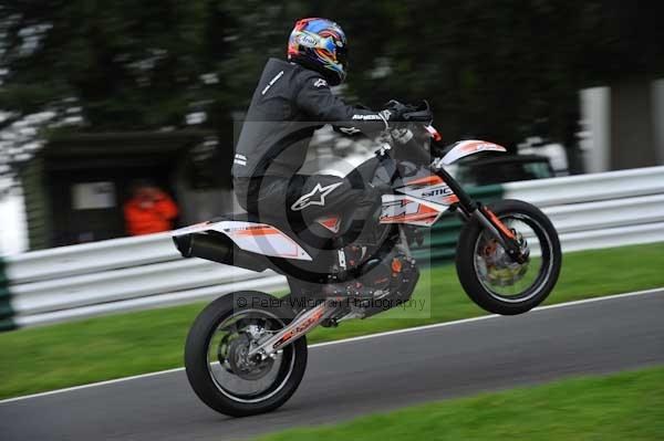 Motorcycle action photographs;cadwell;cadwell park photographs;event digital images;eventdigitalimages;motor racing louth lincolnshire;no limits trackday;peter wileman photography;trackday;trackday digital images;trackday photos