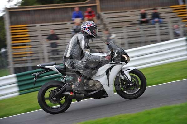 Motorcycle action photographs;cadwell;cadwell park photographs;event digital images;eventdigitalimages;motor racing louth lincolnshire;no limits trackday;peter wileman photography;trackday;trackday digital images;trackday photos