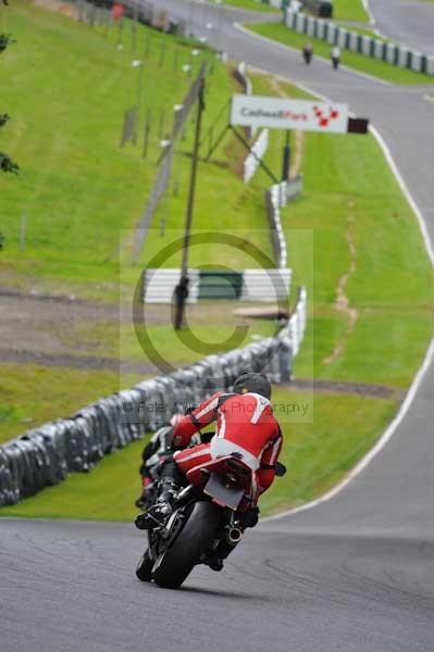 Motorcycle action photographs;cadwell;cadwell park photographs;event digital images;eventdigitalimages;motor racing louth lincolnshire;no limits trackday;peter wileman photography;trackday;trackday digital images;trackday photos