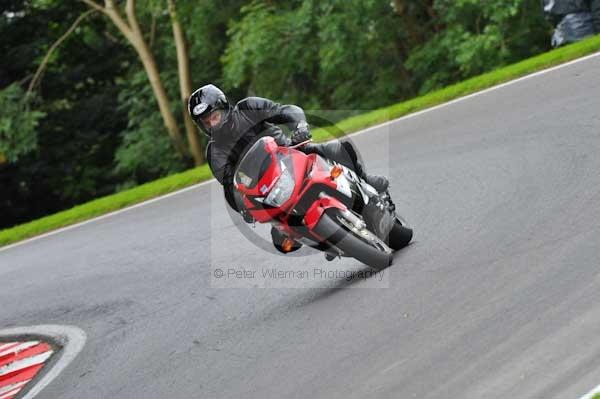 Motorcycle action photographs;cadwell;cadwell park photographs;event digital images;eventdigitalimages;motor racing louth lincolnshire;no limits trackday;peter wileman photography;trackday;trackday digital images;trackday photos