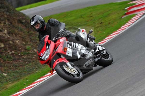 Motorcycle action photographs;cadwell;cadwell park photographs;event digital images;eventdigitalimages;motor racing louth lincolnshire;no limits trackday;peter wileman photography;trackday;trackday digital images;trackday photos