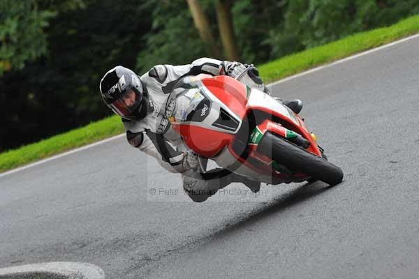 Motorcycle action photographs;cadwell;cadwell park photographs;event digital images;eventdigitalimages;motor racing louth lincolnshire;no limits trackday;peter wileman photography;trackday;trackday digital images;trackday photos