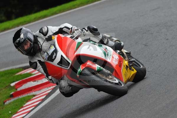 Motorcycle action photographs;cadwell;cadwell park photographs;event digital images;eventdigitalimages;motor racing louth lincolnshire;no limits trackday;peter wileman photography;trackday;trackday digital images;trackday photos