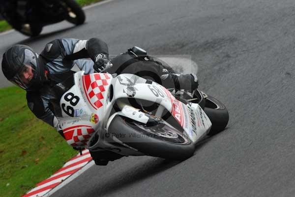 Motorcycle action photographs;cadwell;cadwell park photographs;event digital images;eventdigitalimages;motor racing louth lincolnshire;no limits trackday;peter wileman photography;trackday;trackday digital images;trackday photos