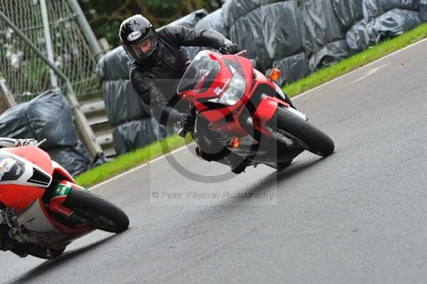 Motorcycle action photographs;cadwell;cadwell park photographs;event digital images;eventdigitalimages;motor racing louth lincolnshire;no limits trackday;peter wileman photography;trackday;trackday digital images;trackday photos